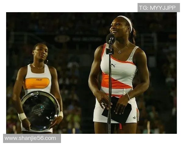 被母亲训斥的足球球星背后故事展现亲情与成长力量