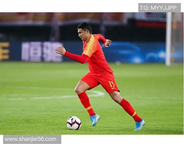 聚焦当代男足球星风采展现绿茵场上热血拼搏瞬间 聚焦当代男足球星风采展现绿茵场上热血拼搏瞬间