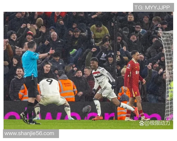 足球场球星激烈对峙现场视频曝光各方叫嚣激战瞬间引发热议 足球场球星激烈对峙现场视频曝光各方叫嚣激战瞬间引发热议